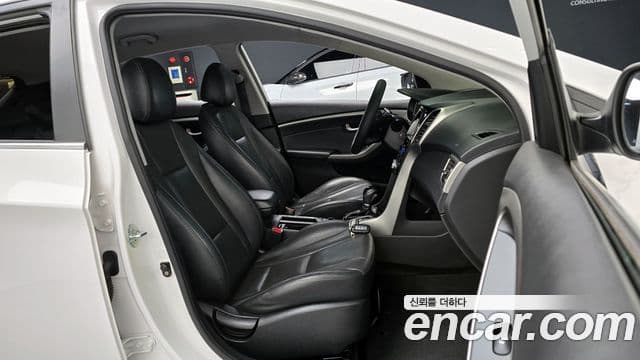 Hyundai i30(новый кузов / новое поколение) дизель 1.6 VGT Extreme, 2012 10