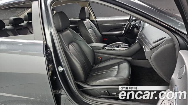 Hyundai Sonata (DN8) Premium Family, 2020 10