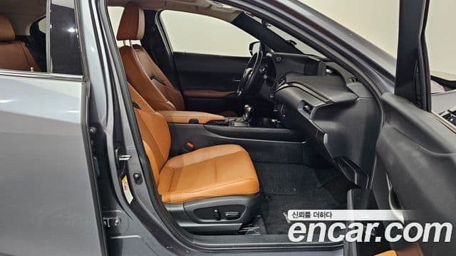 Lexus UX250h, 2019 11