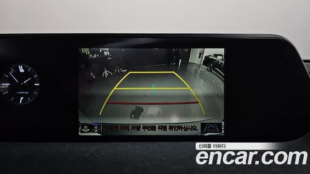 Lexus UX250h, 2019 16