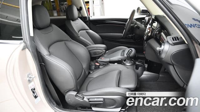 Mini Cooper 3세대, 2024 10