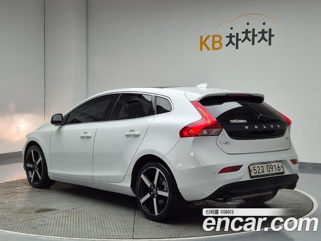 Volvo V40 2세대, 2016 2