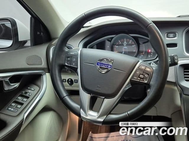 Volvo V40 2세대, 2016 9