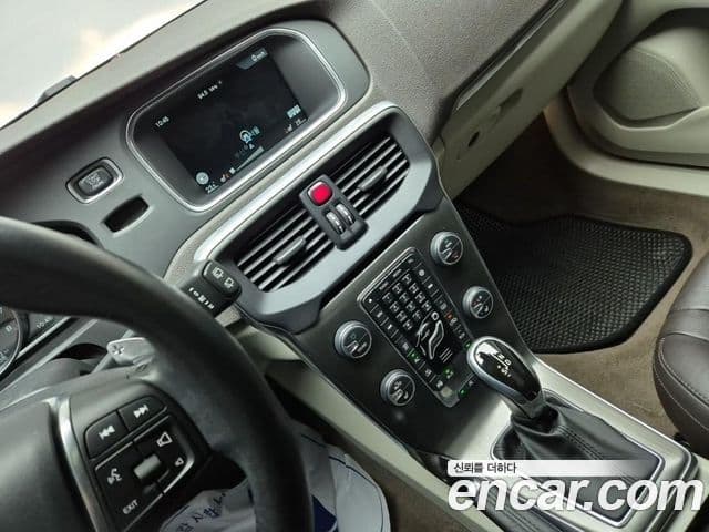 Volvo V40 2세대, 2016 10