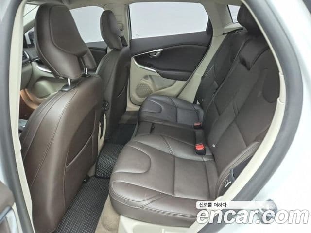 Volvo V40 2세대, 2016 12