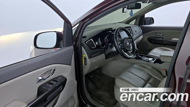 Kia All New Carnival Noblesse, 2016 10