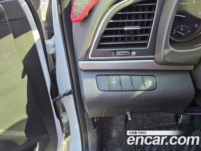 Hyundai Avante AD 1.6 e-VGT Smart, 2016 15