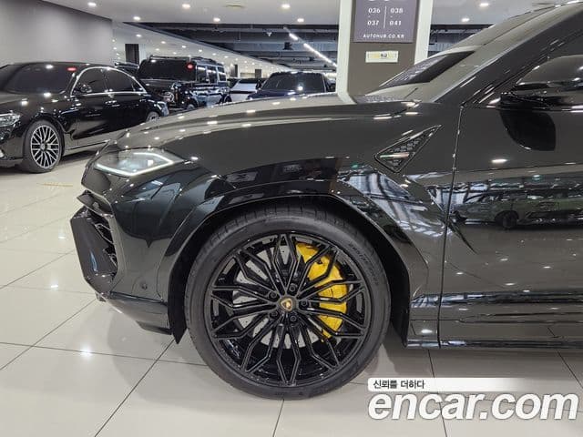 Lamborghini Urus 4.0 V8 SE, 2025 12