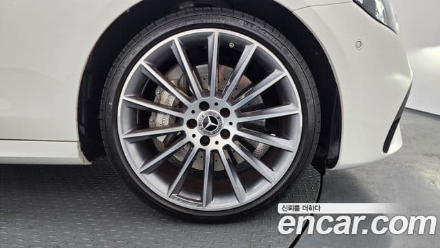 Mercedes-Benz E-класс W213 AMG Line, 2022 все фото