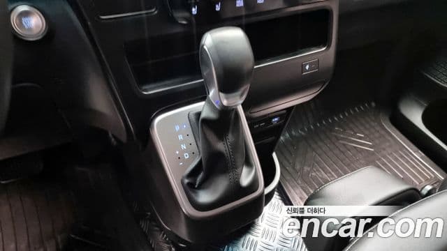 Hyundai Staria Modern, 2025 9