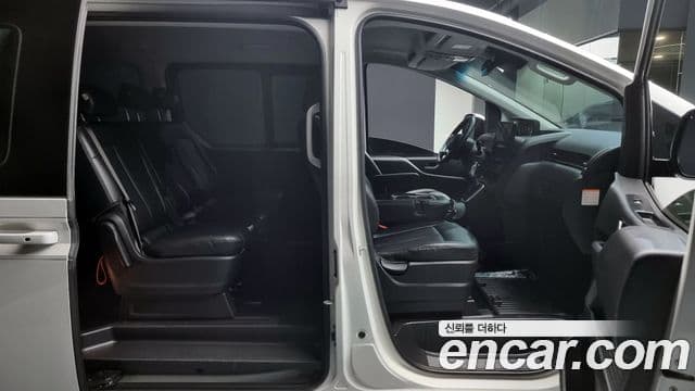 Hyundai Staria Modern, 2025 10
