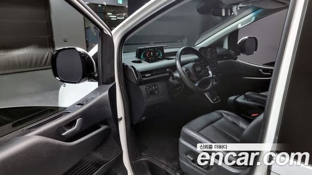 Hyundai Staria Modern, 2025 11
