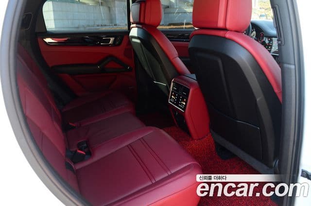 Porsche Cayenne (PO536) 3.0 купе, 2023 18