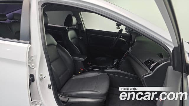 Hyundai Avante AD 1.6 GDI Value Plus, 2018 10