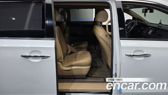 Kia All New Carnival Prestige, 2016 12