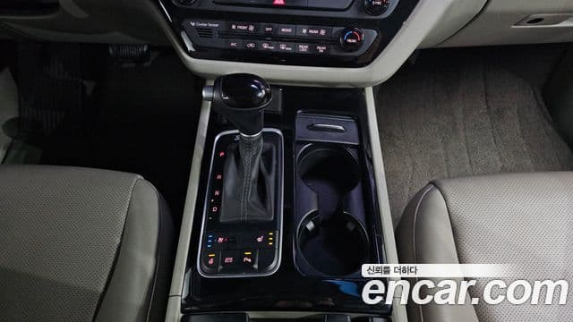 Kia All New Carnival Prestige, 2015 9