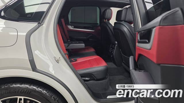 Porsche Cayenne (PO536), 2024 12