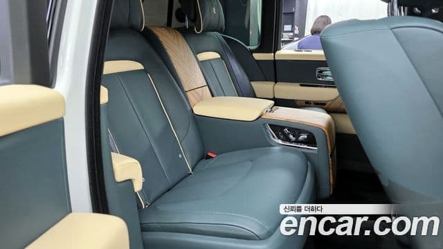 Rolls-Royce Cullinan, 2023 12