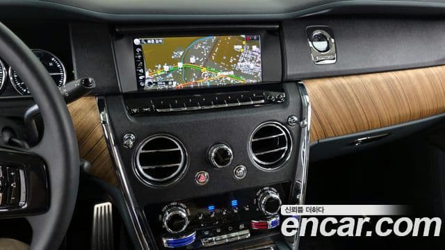 Rolls-Royce Cullinan, 2023 15