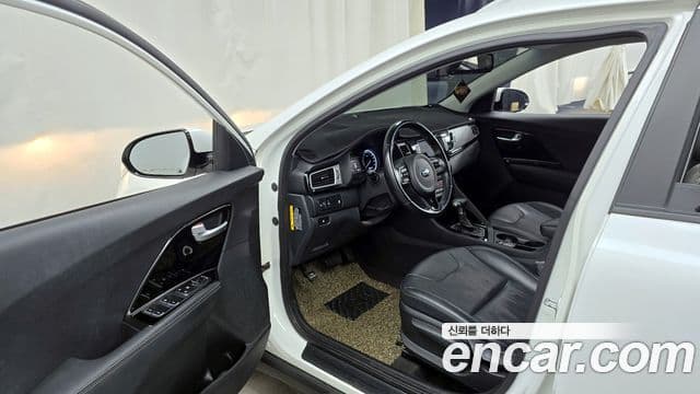 Kia Niro Prestige, 2017 10