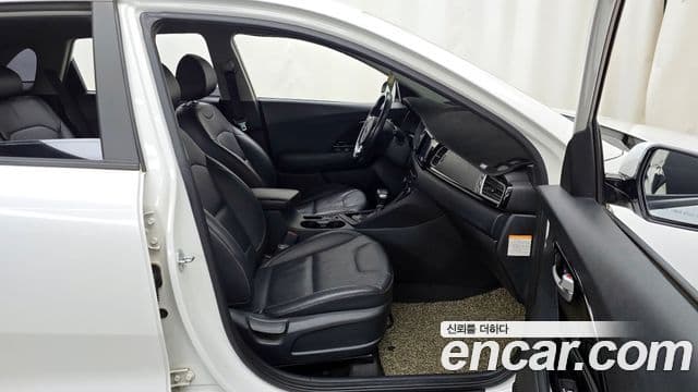 Kia Niro Prestige, 2017 11