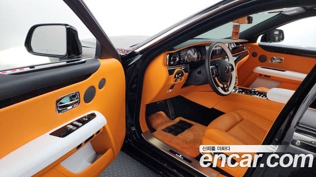 Rolls-Royce 고스트 2세대 6.7 EWB V12, 2024 10