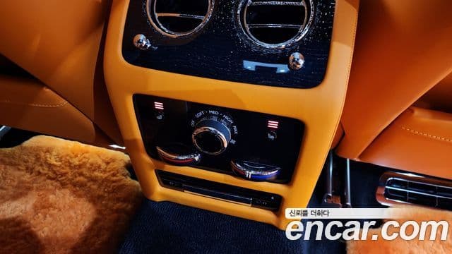 Rolls-Royce 고스트 2세대 6.7 EWB V12, 2024 18