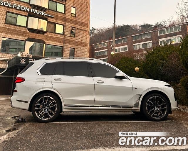 BMW X7 (G07) xDrive 40i M Sport 6인승, 2024 8