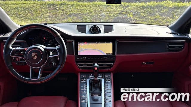 Porsche Macan 95B, 2020 13