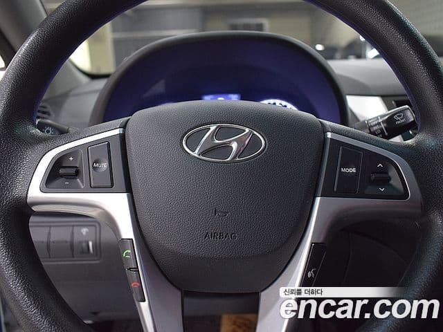 Hyundai Accent(новый кузов / новое поколение) Premier, 2012 10