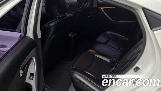 Hyundai Avante MD M16 GDI Deluxe, 2012 8