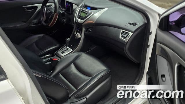 Hyundai Avante MD M16 GDI Deluxe, 2012 10