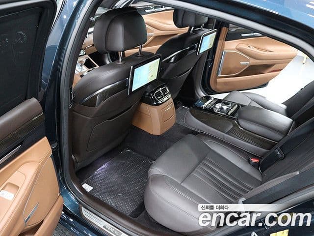 Genesis G90 Premium Luxury, 2021 14
