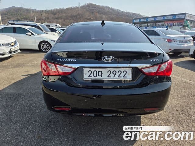 Hyundai YF Sonata Premier, 2011 4