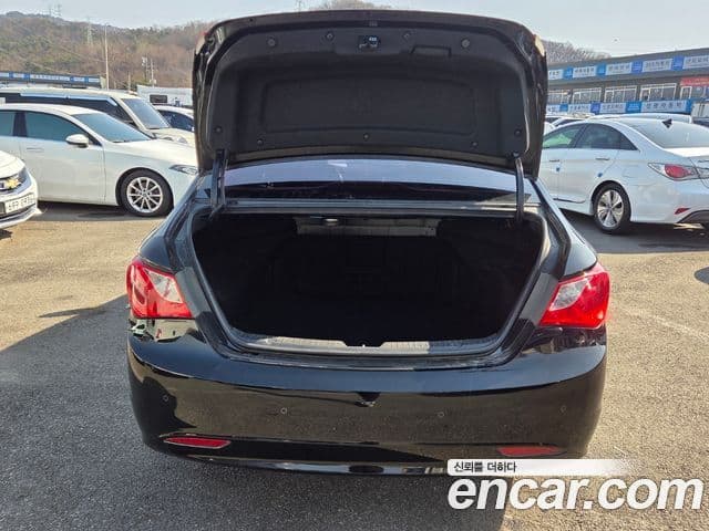 Hyundai YF Sonata Premier, 2011 6