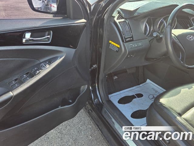 Hyundai YF Sonata Premier, 2011 8