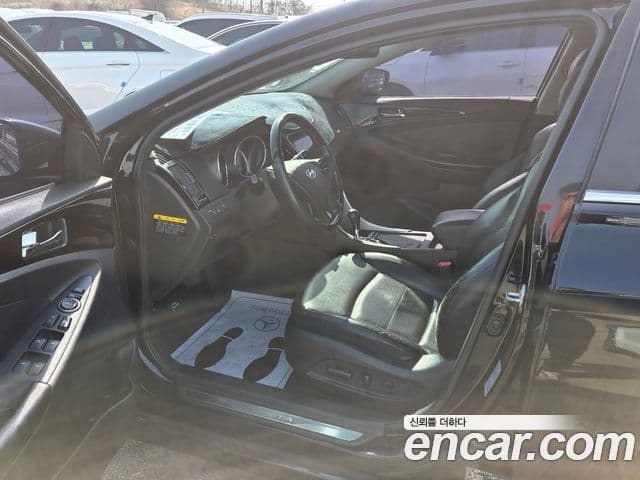 Hyundai YF Sonata Premier, 2011 10