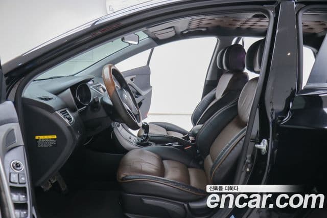 Hyundai Avante MD M16 GDI Deluxe, 2012 9