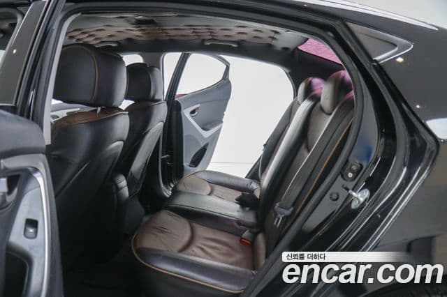 Hyundai Avante MD M16 GDI Deluxe, 2012 10