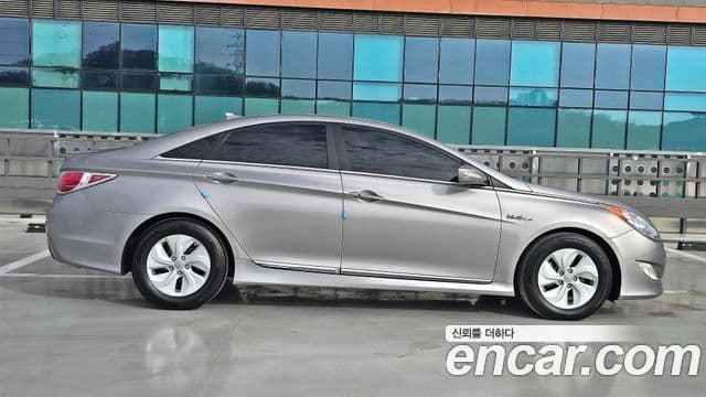 Hyundai Sonata гибрид 2.4(экспортная версия), 2013 6