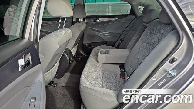 Hyundai Sonata гибрид 2.4(экспортная версия), 2013 9