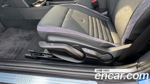Mini Cooper C 4세대 Classic, 2025 12
