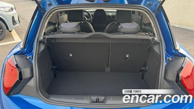 Mini Cooper C 4세대 Classic, 2025 17