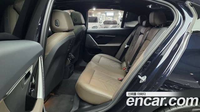 BMW 5시리즈 (G60) 520i M Sport, 2025 все фото