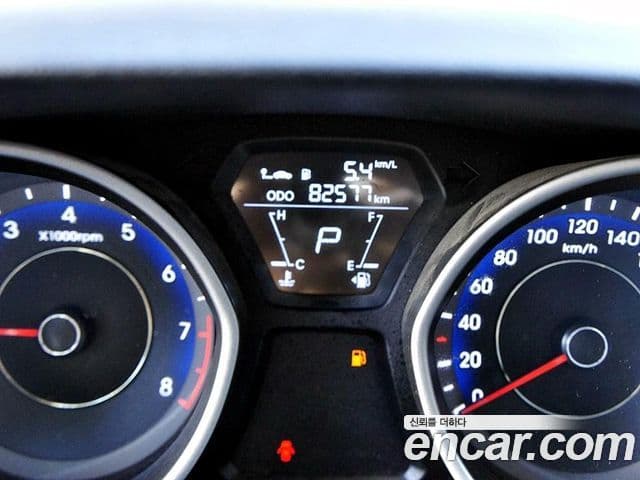 Hyundai Avante MD M16 GDI Deluxe, 2012 9