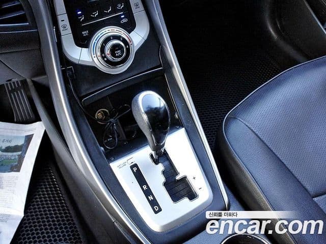 Hyundai Avante MD M16 GDI Deluxe, 2012 11