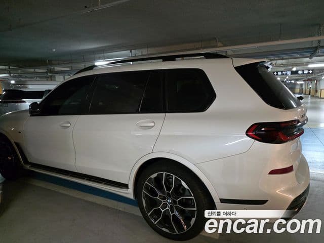 BMW X7 (G07) xDrive 40i M Sport 6인승, 2024 8