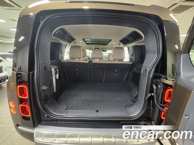 Land Rover Defender (L663) 110 D250 SE, 2023 18