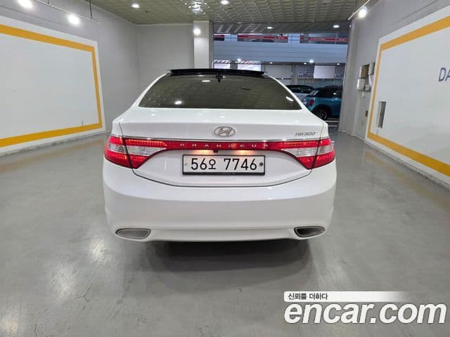 Hyundai Grandeur HG Premium, 2014 4