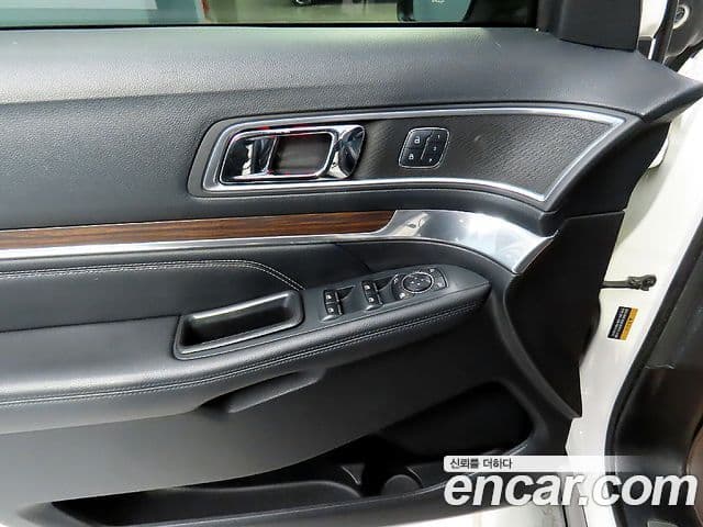 Ford Explorer 5세대, 2016 15